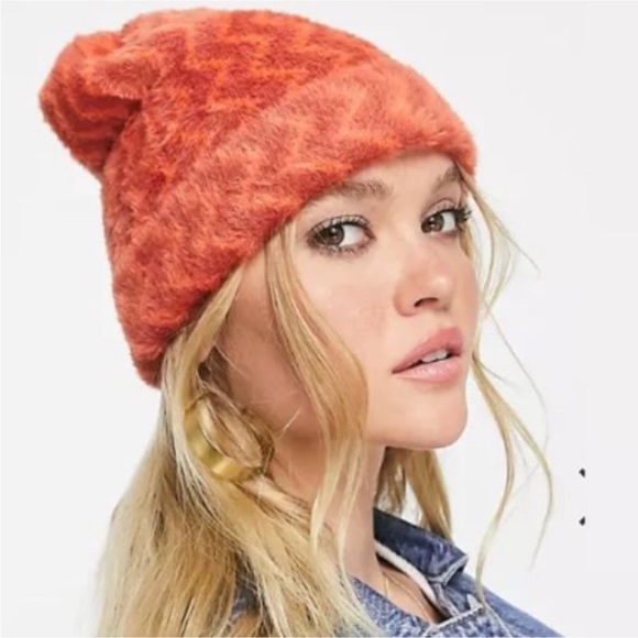 FREE PEOPLE Soft Fuzzy Boho Beanie Hat NEW Orange Chevron Zigzag Combo - Picture 1 of 15